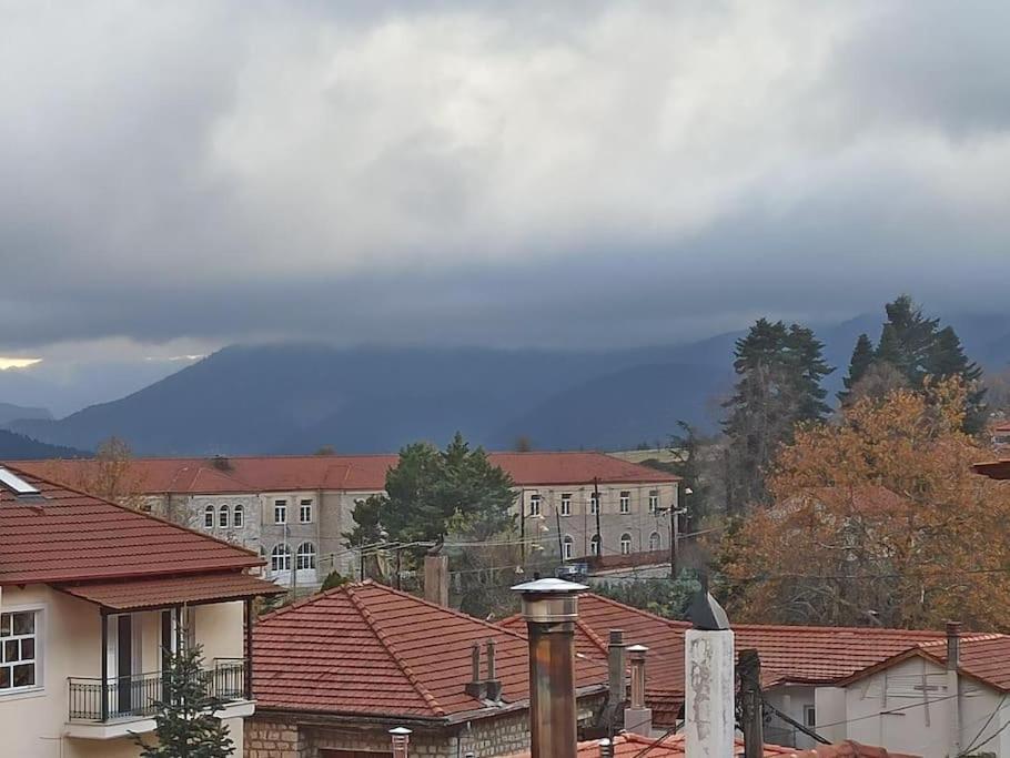 Urban Mountain House Daire Karpenísion Dış mekan fotoğraf
